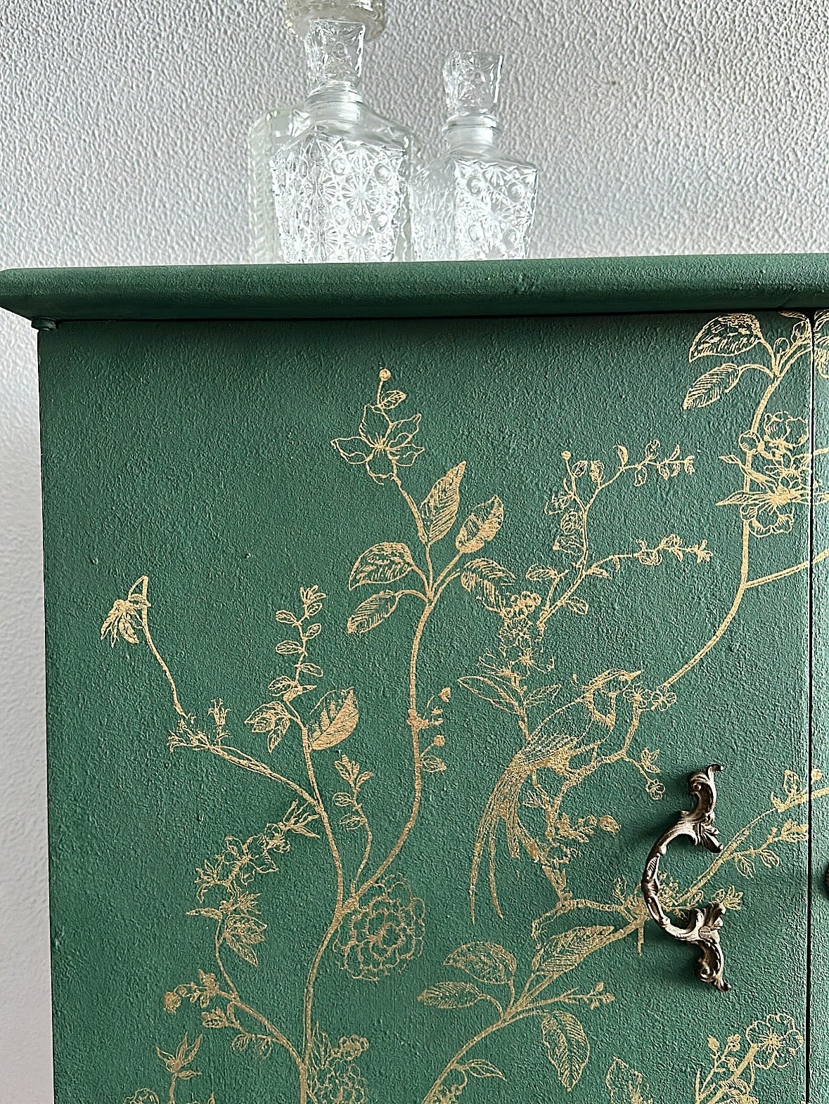 Deep green bar