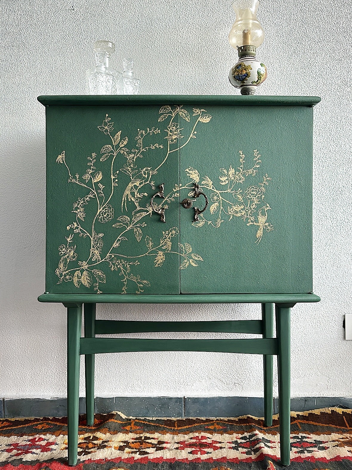 Deep green bar